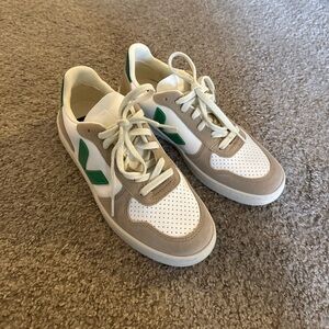 Women Veja Green